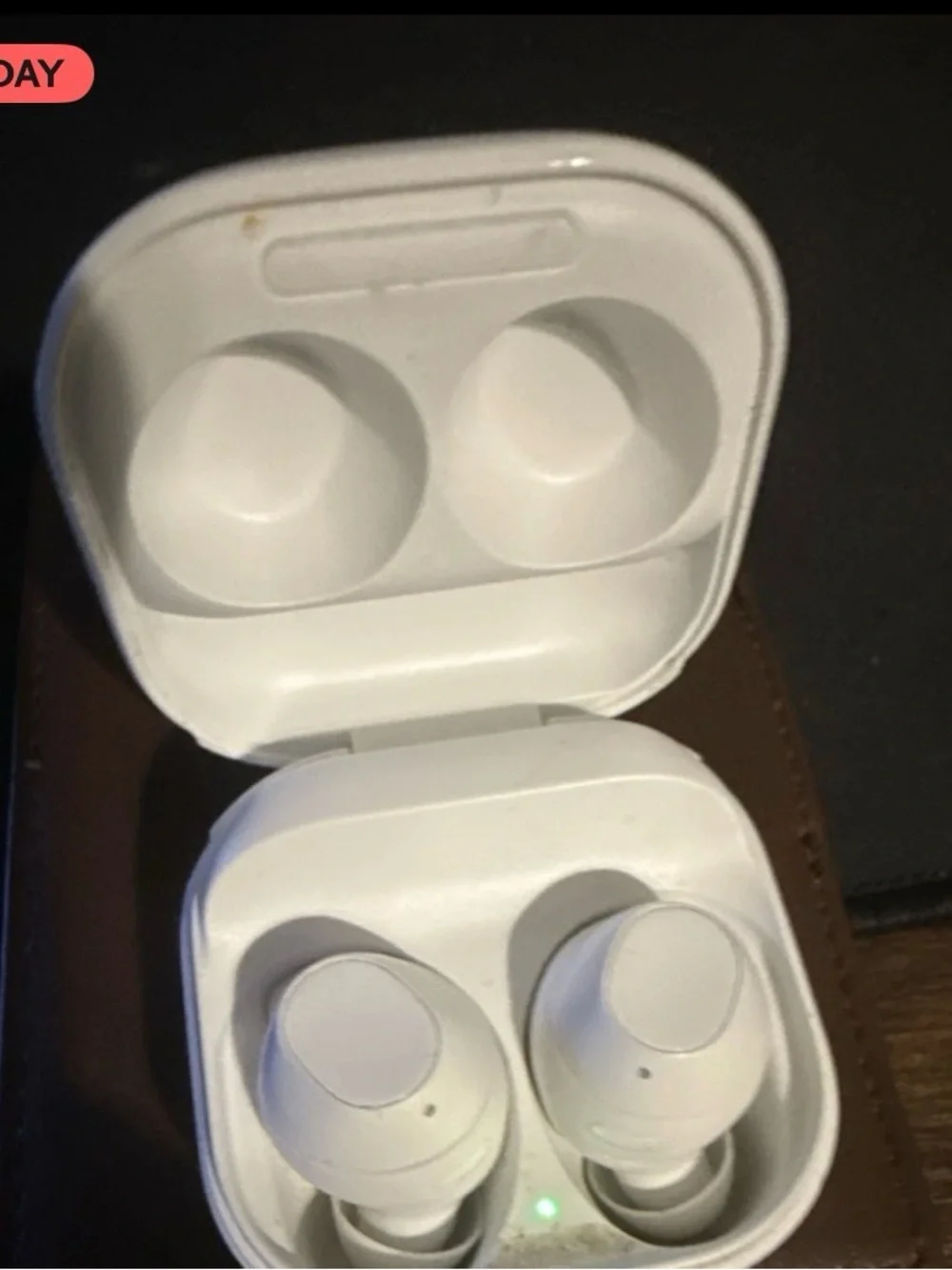 Samsung Glossy White Earbuds Charging Case